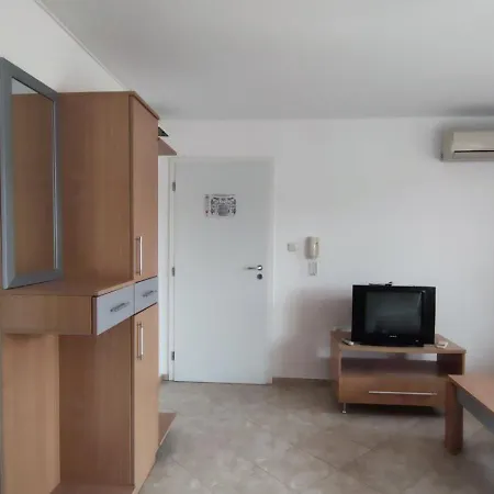 Apartment уютен с паркинг и басейн Sunny Beach